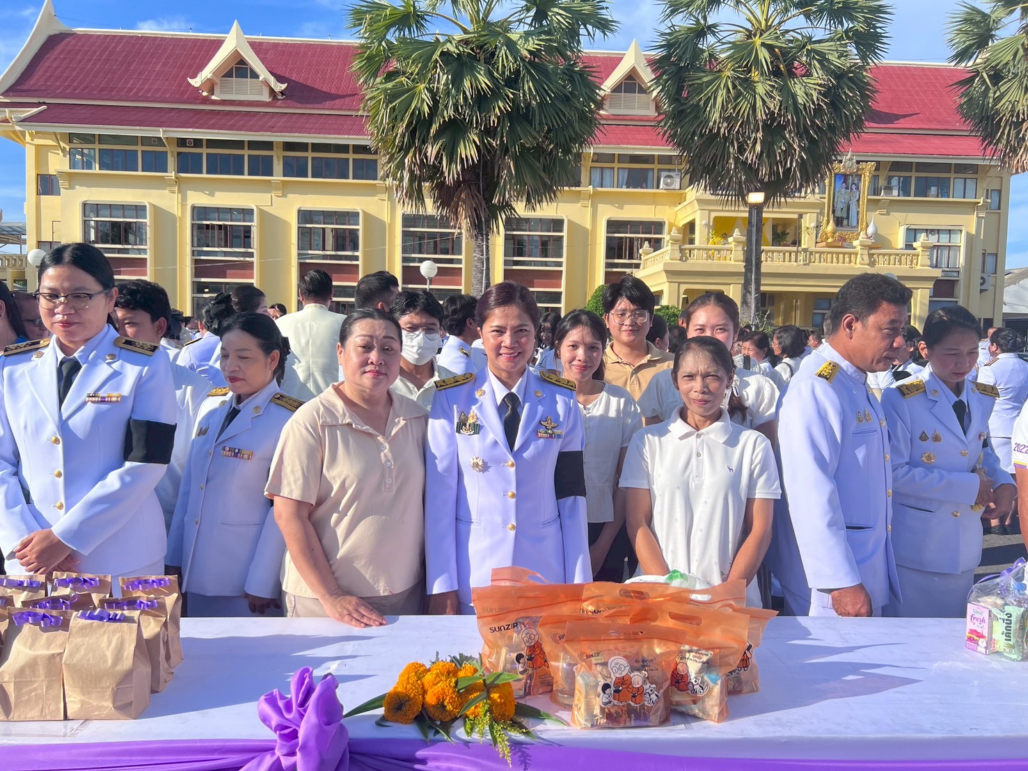 title - ปฏิรูปที่ดินจังหวัดเพชรบุรี พร้อมด้วย เจ้าหน้าที่ส.ป.ก.เพชรบุรี ร่วมพิธีเจริญพระพุทธมนต์และทำบุญตักบาตรถวายเป็นพระราชกุศล เฉลิมพระเกียรติสมเด็จพระนางเจ้าฯ พระบรมราชินี